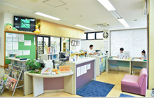 アップル薬局なおえつ店 内観